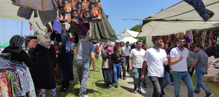 Bursa'da dağ başında yılda bir kez düzenleniyor, akın akın geliyorlar