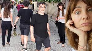 Esmer güzelle sohbette! 