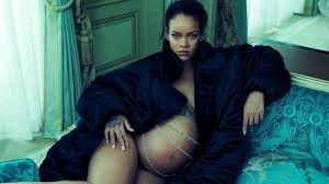 Ünlü şarkıcı Rihanna anne oldu...