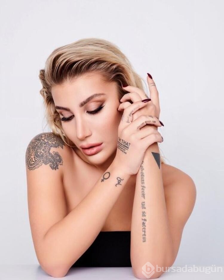 İrem Derici yine bildiğimiz gibi...