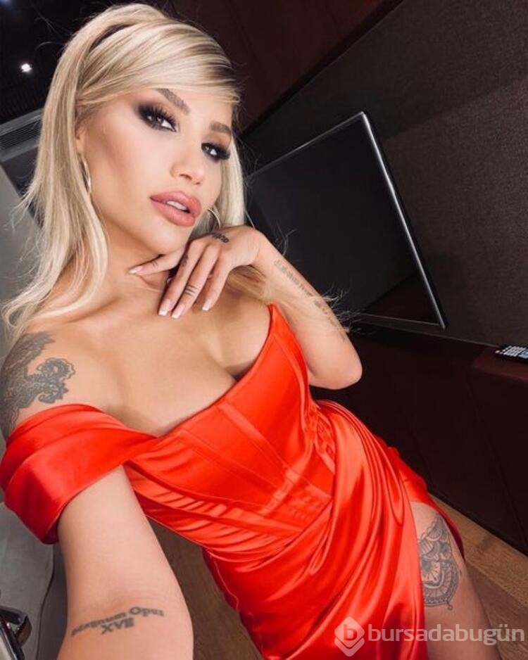 İrem Derici yine bildiğimiz gibi...