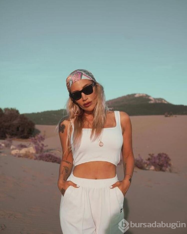 İrem Derici yine bildiğimiz gibi...