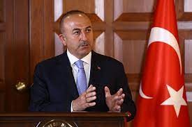 Bakan Çavuşoğlu'ndan Yunanistan'a göz dağı!