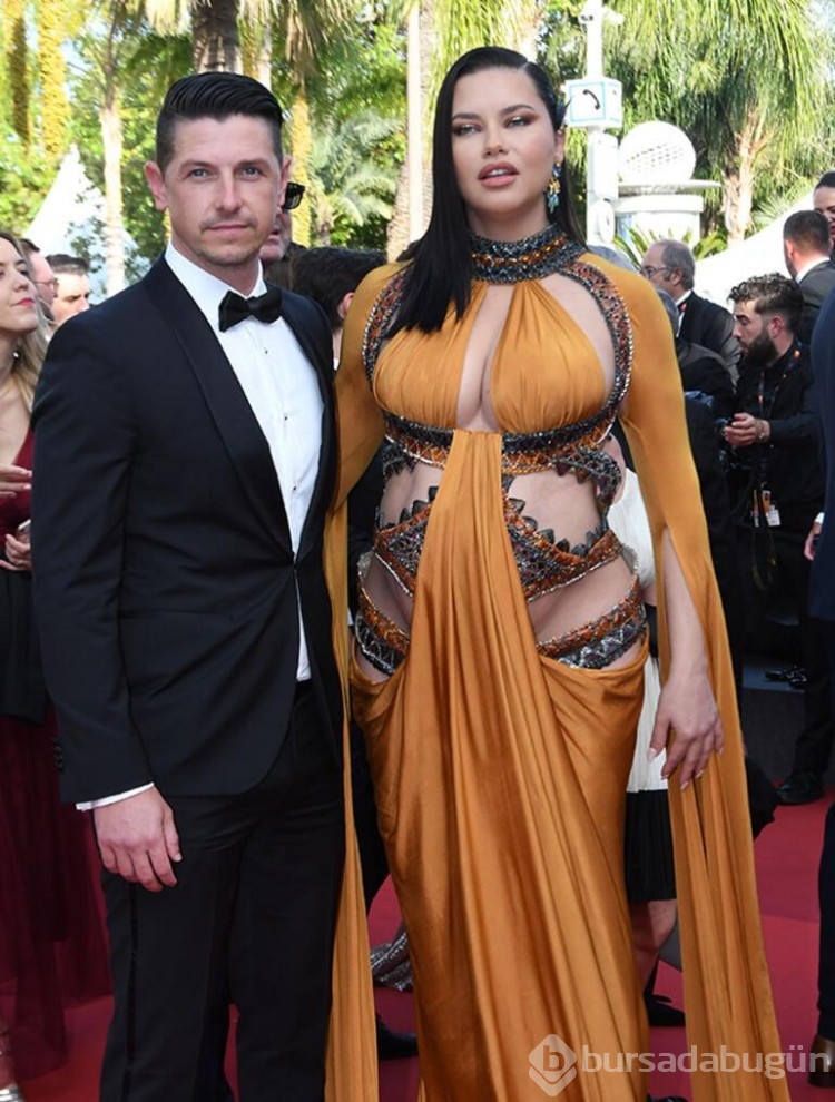 Adriana Lima hamilelik pozu!