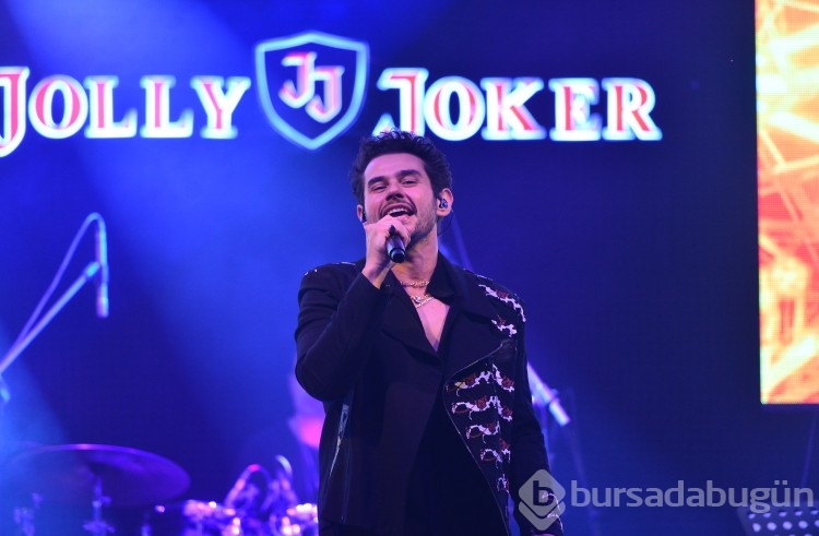 Cem Belevi'den Bursa'da romantik konser