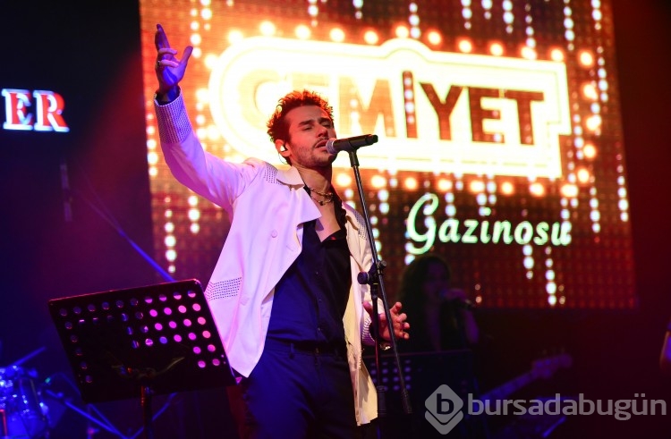 Cem Belevi'den Bursa'da romantik konser