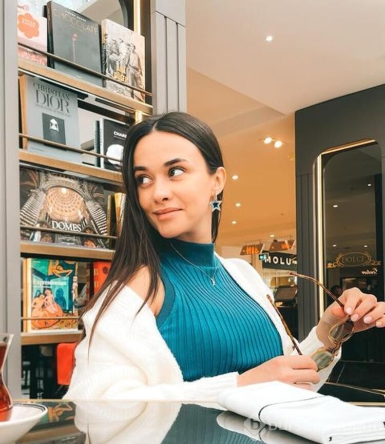 Hande Soral'dan çok beğenilen aile pozu...