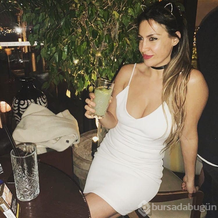 Tuğba Ekinci mini bikinisiyle şov yaptı...