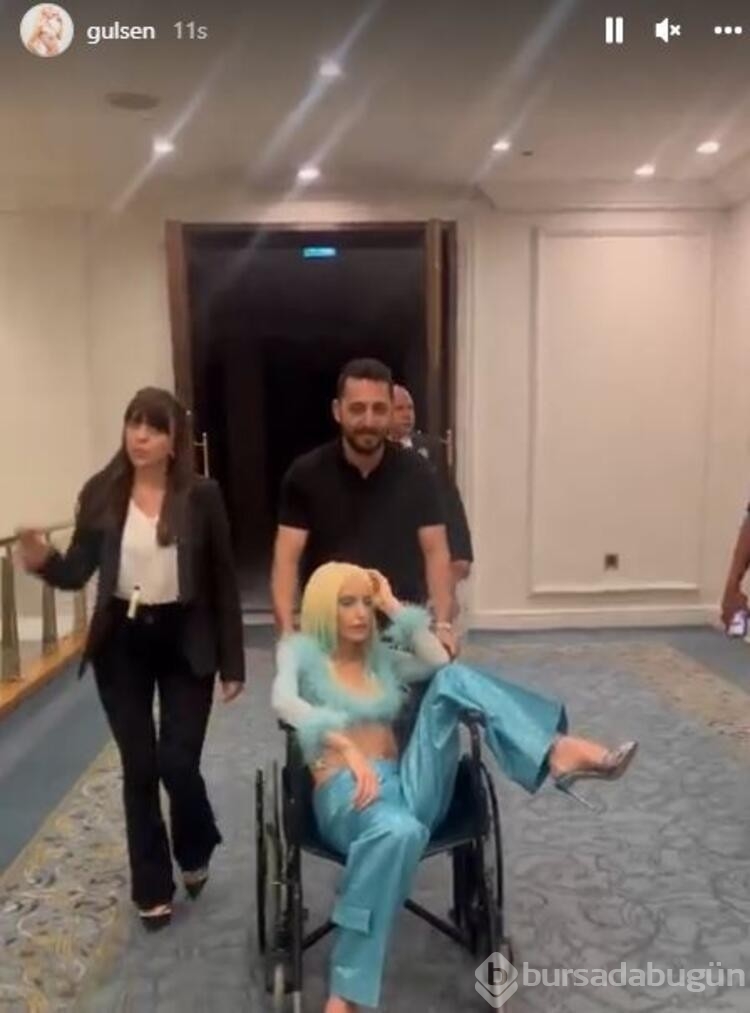 Gülşen ödül gecesine tekerlekli sandalyeyle katıldı!
