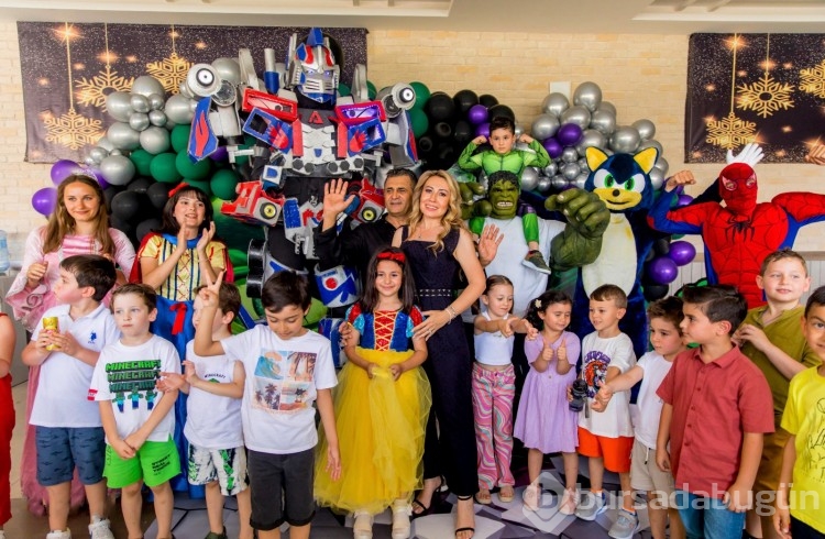 Arya ve Acar Şahin kardeşlere renkli doğum günü partisi