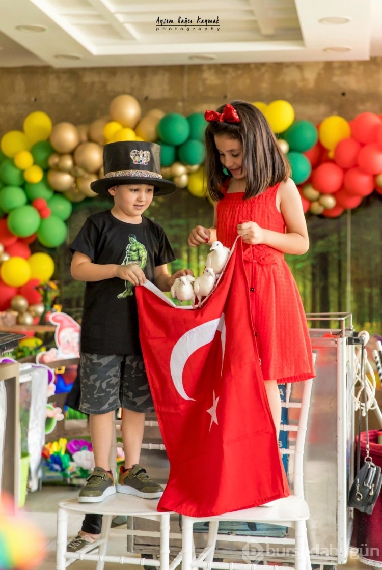 Arya ve Acar Şahin kardeşlere renkli doğum günü partisi