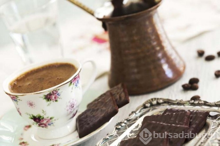 Göğüste yanma ve ağrı ağza gelen acı-ekşi tat reflü habercisi!