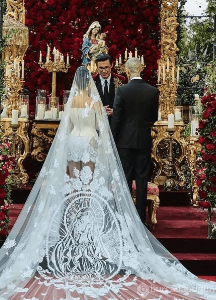 Travis Barker ve Kourtney Kardashian'dan küvet pozu!