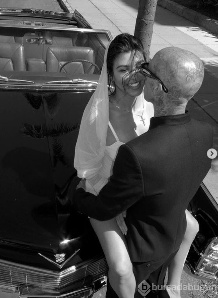 Travis Barker ve Kourtney Kardashian'dan küvet pozu!