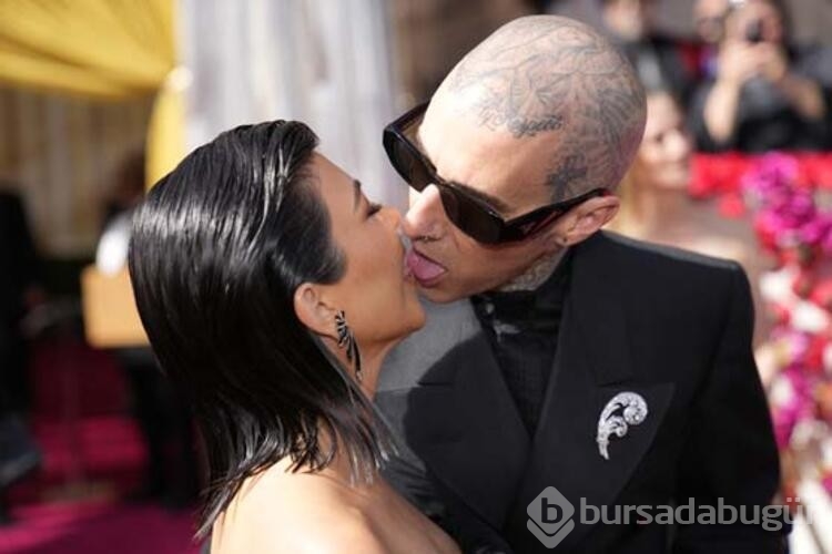 Travis Barker ve Kourtney Kardashian'dan küvet pozu!
