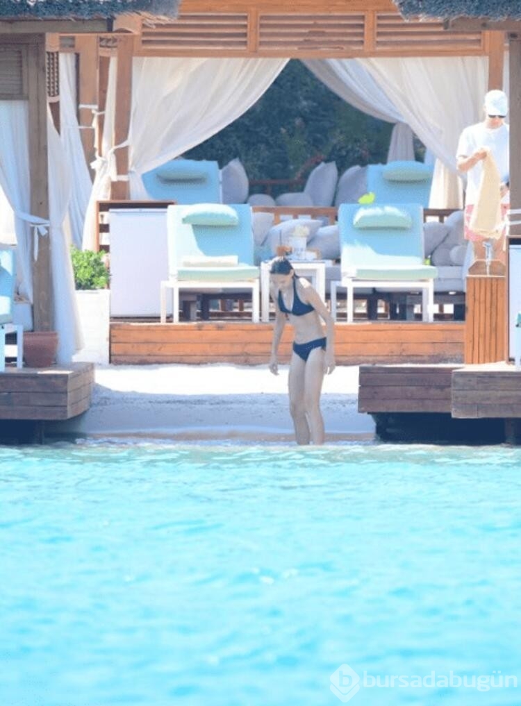 Jessica May'i eşi havluyla karşıladı