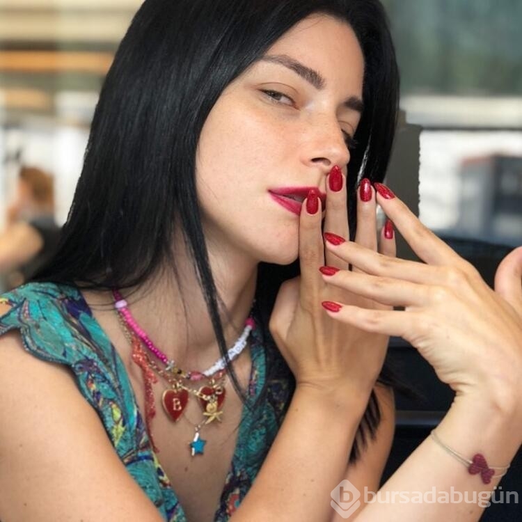 Merve Boluğur: Otobüsteyim bak işine