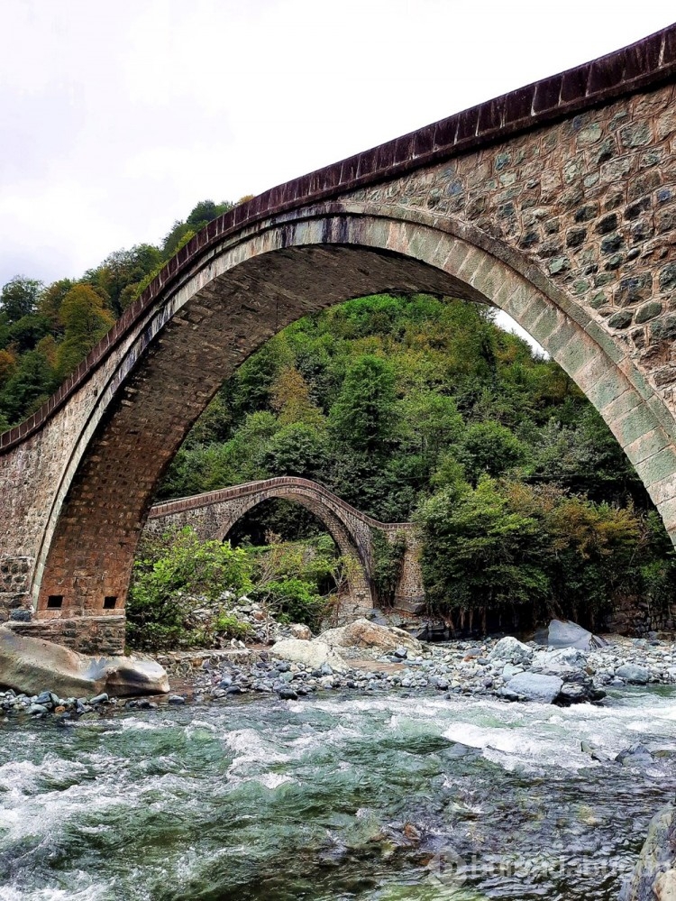 Medeniyetin, tarihin tanıkları köprüler