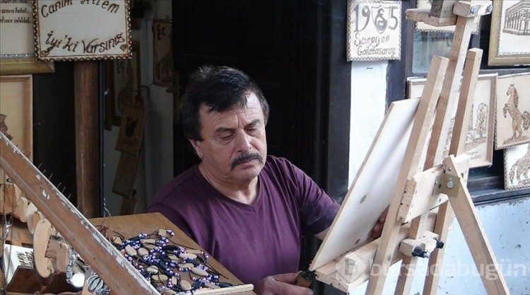 Baba mesleği ahşap yakma sanatını 41 yıldır sürdürüyor
