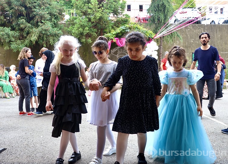 Görme engelli 11 yaşındaki Filistinli Meyar müzikle hayata tutunuyor