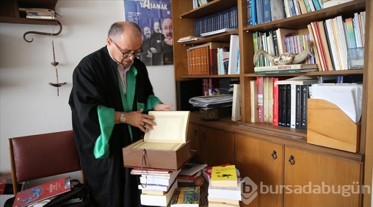 Üçüncü üniversiteden 66 yaşında diplomasını aldı