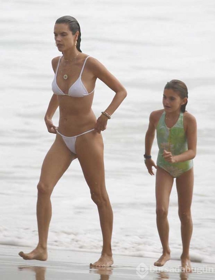 Herkes Marmaris'e onu görmeye gidiyor! Ünlü model Alessandra Ambrosio büyülüyor