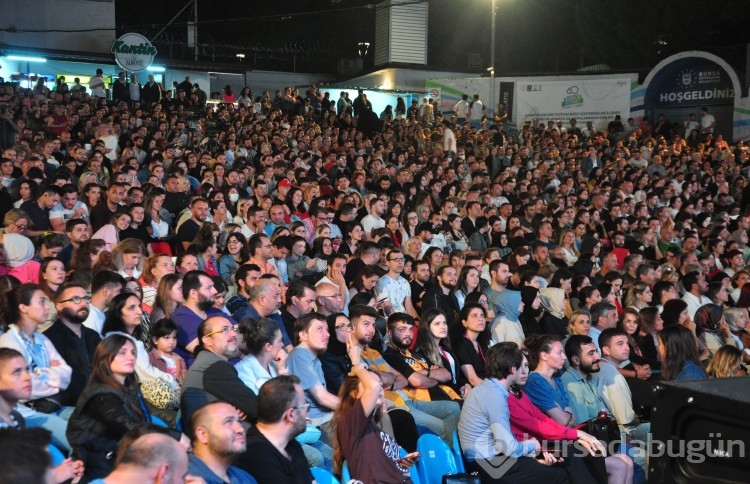 Simge Sağın ve Mehmet Erdem Bursa'yı salladı
