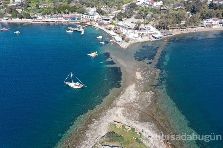 Bodrum'da denizin çekilmesiyle tarihi surlar ortaya çıktı