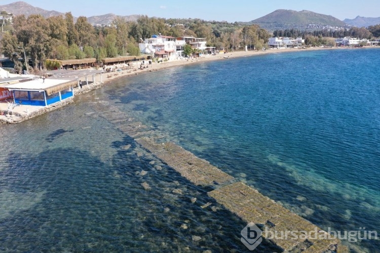 Bodrum'da denizin çekilmesiyle tarihi surlar ortaya çıktı