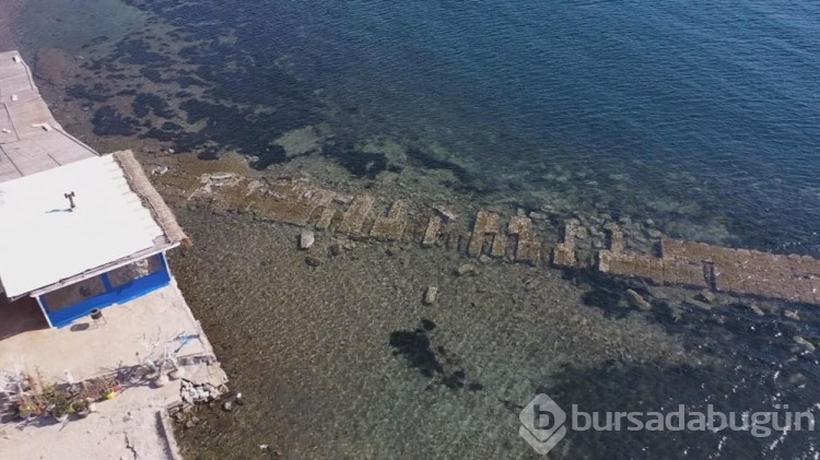 Bodrum'da denizin çekilmesiyle tarihi surlar ortaya çıktı