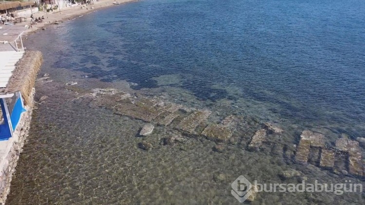Bodrum'da denizin çekilmesiyle tarihi surlar ortaya çıktı