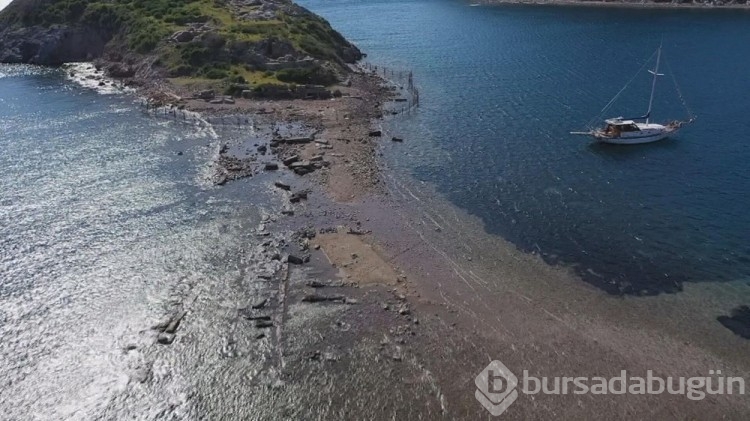Bodrum'da denizin çekilmesiyle tarihi surlar ortaya çıktı