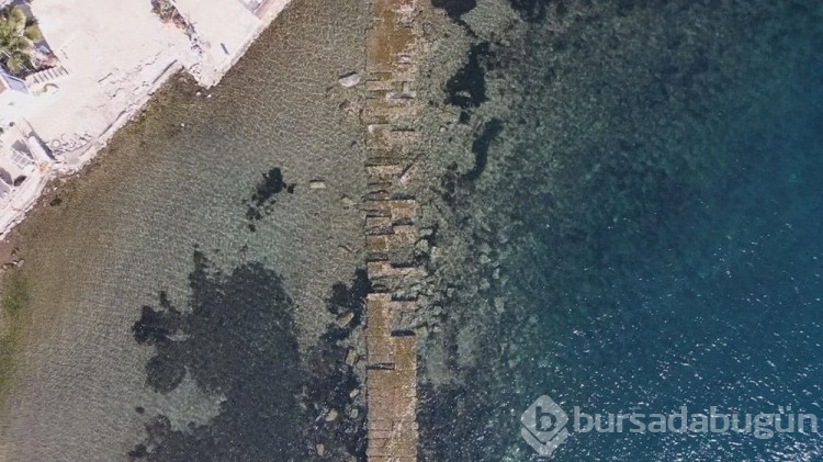 Bodrum'da denizin çekilmesiyle tarihi surlar ortaya çıktı