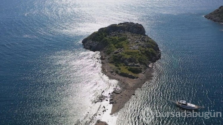 Bodrum'da denizin çekilmesiyle tarihi surlar ortaya çıktı