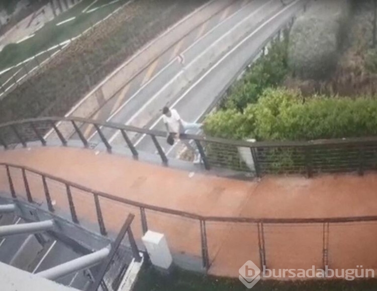 Çöp şiş yeme yarışmasını kaybedince parasız kalıp kapkaç yapmış