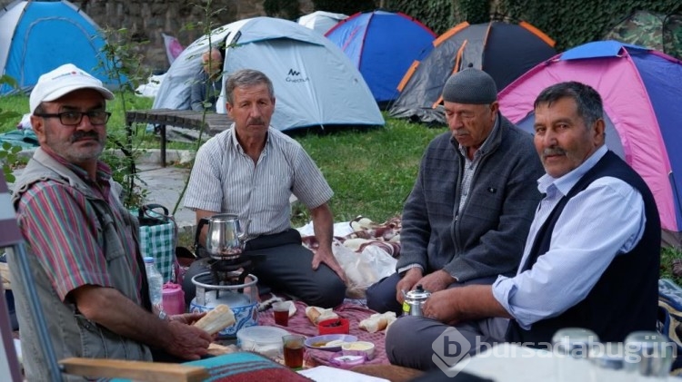 Oteller doldu insanlar buldukları yere yattı