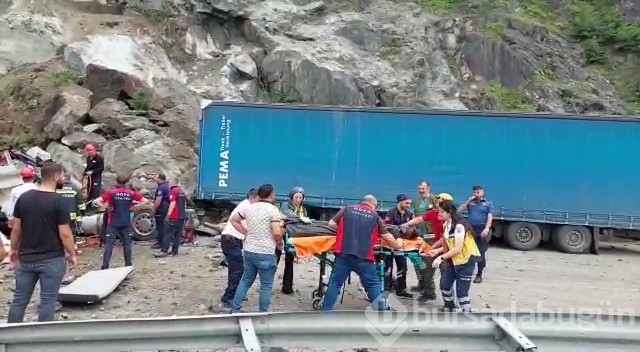 Artvin'de heyelan meydana geldi: Ölü ve yaralılar var