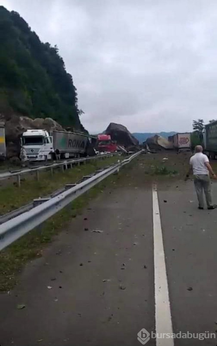 Artvin'de heyelan meydana geldi: Ölü ve yaralılar var
