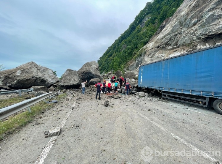 Artvin'de heyelan meydana geldi: Ölü ve yaralılar var