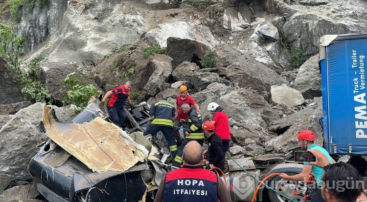 Artvin'de heyelan meydana geldi: Ölü ve yaralılar var