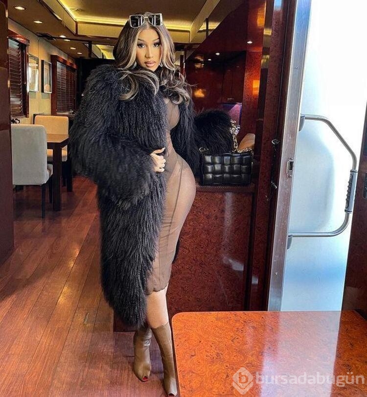 Cardi B'den filtresiz paylaşım