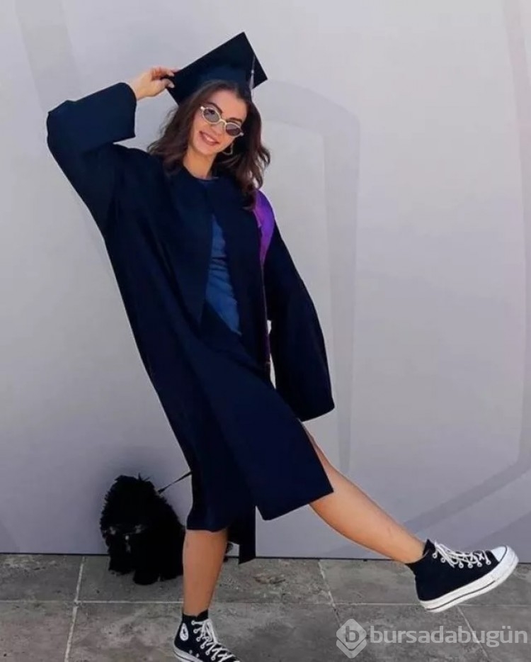 Burcu Özberk üniversiteden mezun oldu