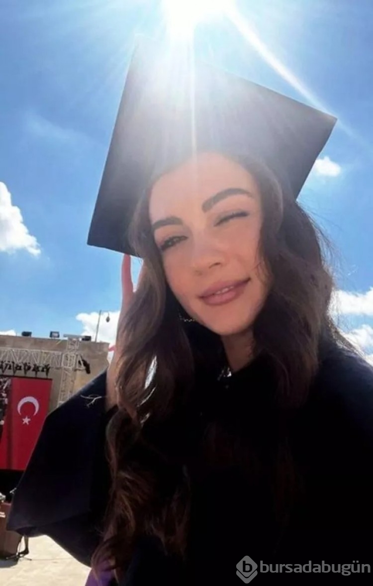 Burcu Özberk üniversiteden mezun oldu