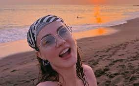 Burcu Özberk üniversiteden mezun oldu