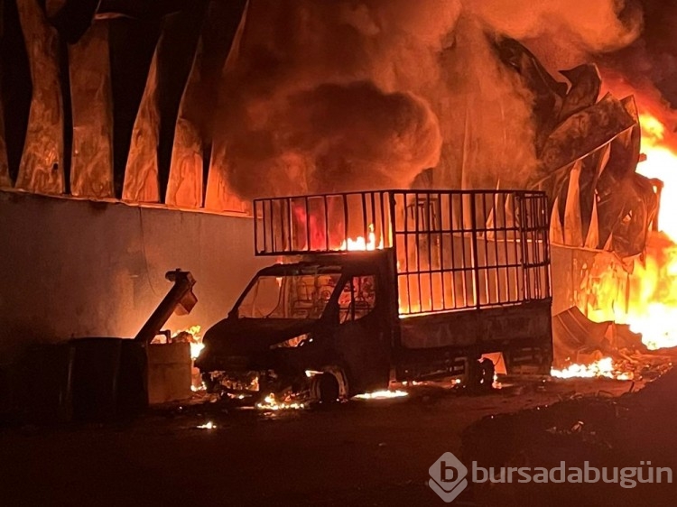 Geri dönüşüm tesisinde çıkan yangın kontrol altına alındı