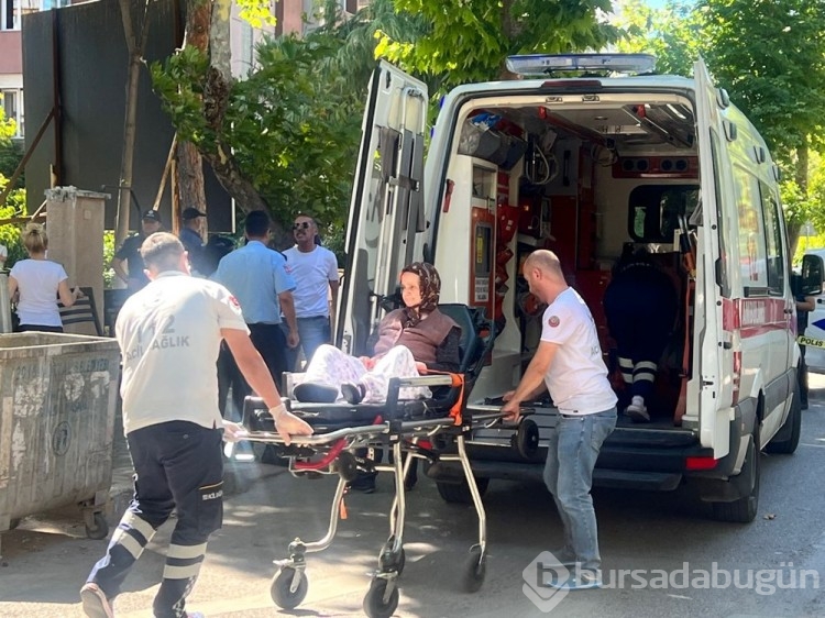 Kartal'da 8 katlı apartmanın çatısı çöktü