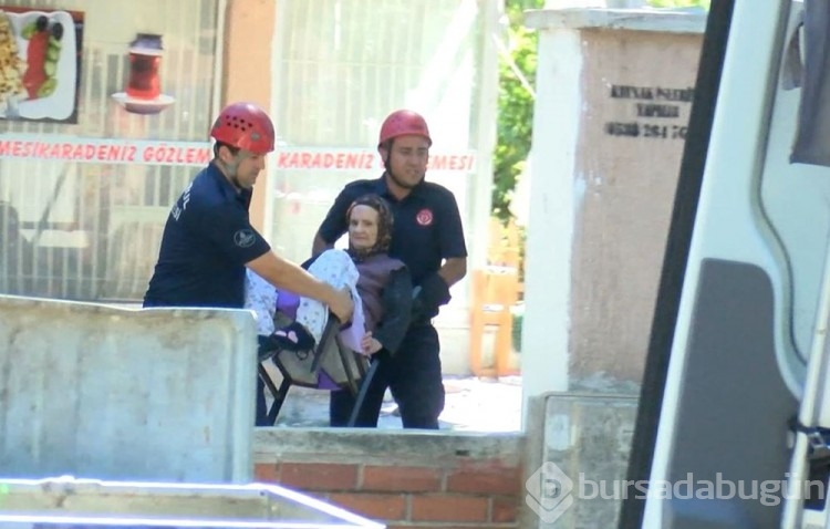 Kartal'da 8 katlı apartmanın çatısı çöktü