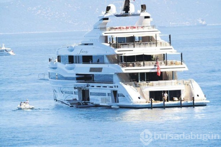 Bill Gates'in kızı mega yatla Bodrum Cennet Koyu'nda
