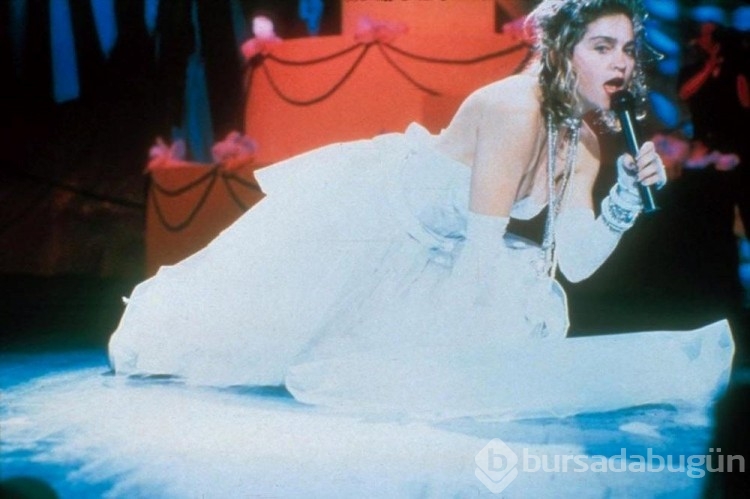 Madonna sahne performansı esnasında neredeyse tutuklanacaktı

