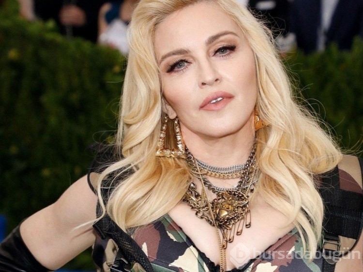 Madonna sahne performansı esnasında neredeyse tutuklanacaktı
